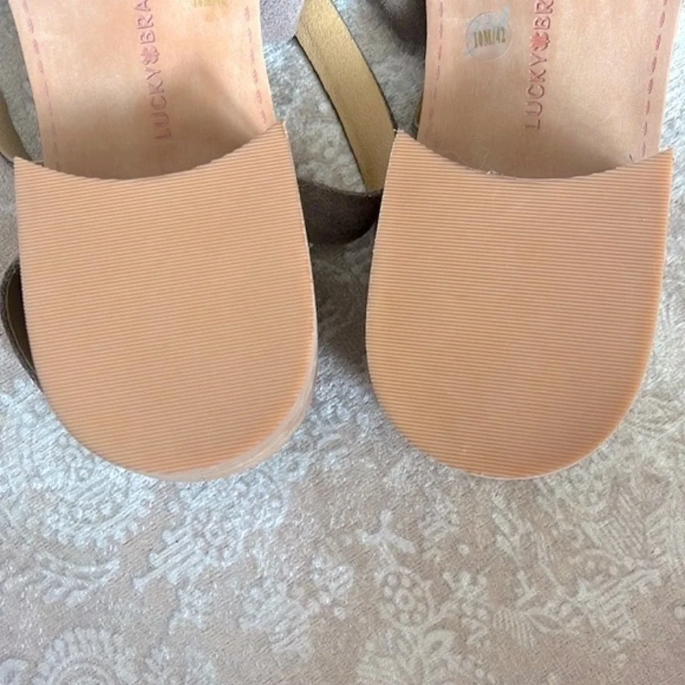 Brand New Lucky Brand Genuine Suede Chunky Low Heel Strappy Gladiator Sandals